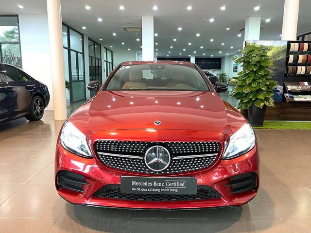 Mercedes-Benz C300 AMG model 2020 màu đỏ siêu lướt như mới, giao nhanh