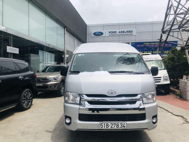 Bán Toyota Hiace năm sản xuất 2018, màu bạc 