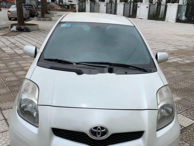 Bán ô tô Toyota Yaris sản xuất 2009, màu trắng, nhập khẩu xe gia đình, giá 320tr0