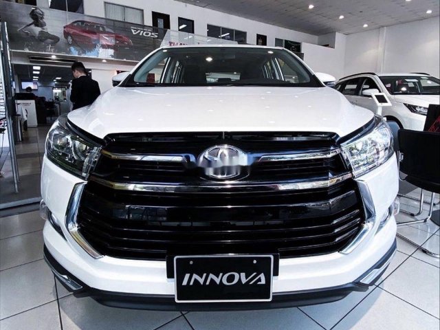 Cần bán xe Toyota Innova Venturer đời 2020, màu trắng, 857tr