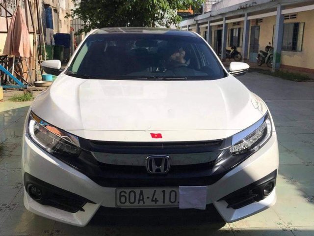 Bán Honda Civic năm sản xuất 2017, màu trắng, nhập khẩu nguyên chiếc chính chủ