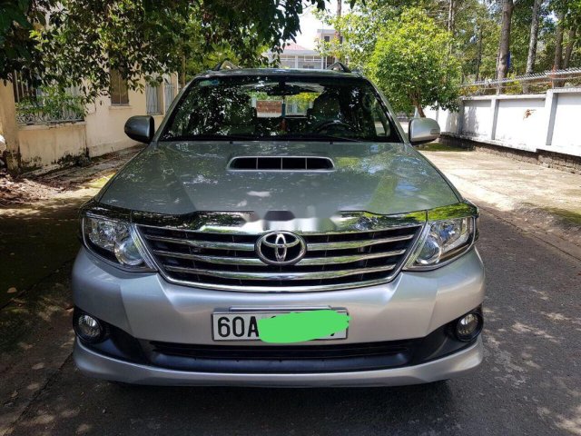 Cần bán xe Toyota Fortuner sản xuất năm 2014, màu bạc còn mới0