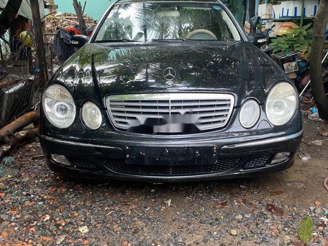 Bán Mercedes đời 2003, màu đen còn mới, giá chỉ 246 triệu