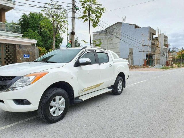 Bán Mazda BT 50 đời 2015, màu trắng  0