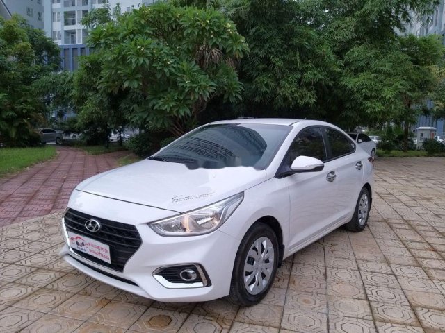 Bán xe Hyundai Accent 1.4MT đời 2018, màu trắng còn mới0