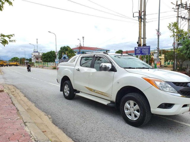 Cần bán gấp Mazda BT 50 đời 2016, màu trắng, nhập khẩu nguyên chiếc, 400 triệu0