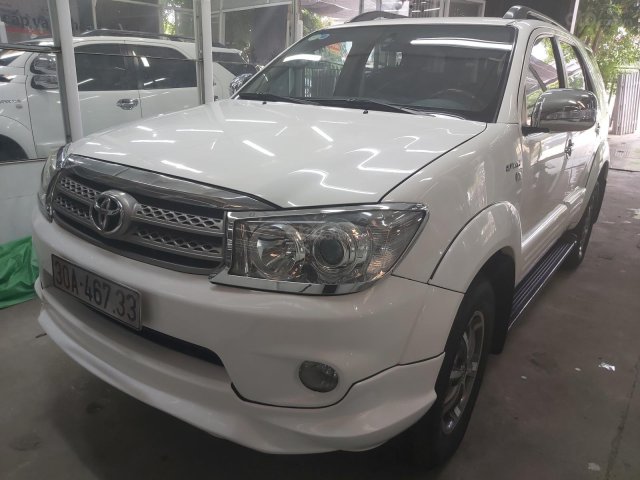 Cần bán gấp Toyota Fortuner sản xuất 2011 bản sportivo, màu trắng xe nhập giá chỉ 495 triệu đồng