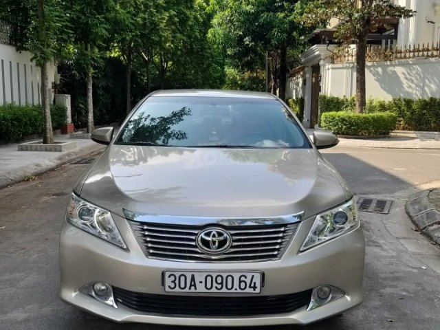 Cần bán gấp Toyota Camry sản xuất năm 2014 , xe rất mới