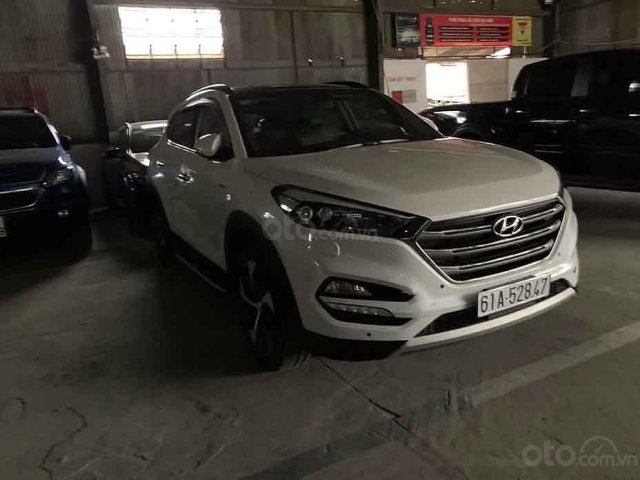 Cần bán gấp Hyundai Tucson năm 2018, màu trắng, xe nhập0