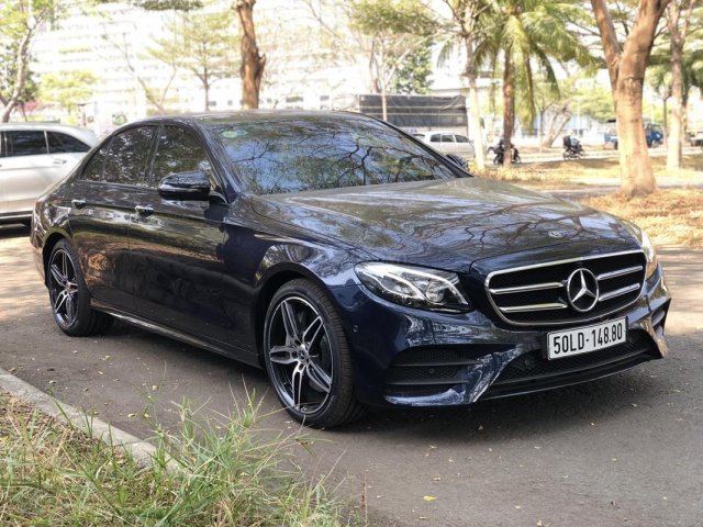 Mercedes-Benz E300 cũ 2020 AMG, màu xanh đen duy nhất, chính hãng