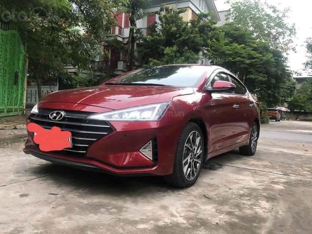 Cần bán lại xe Hyundai Elantra 2.0 AT sản xuất 2019, màu đỏ đẹp như mới0