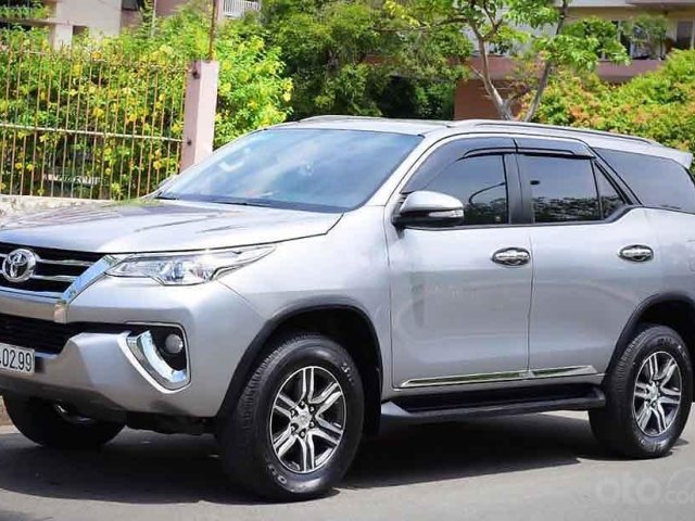 Cần bán xe Toyota Fortuner năm 2017, màu bạc, nhập khẩu nguyên chiếc  0