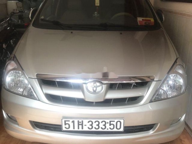 Cần bán gấp Toyota Innova đời 2007, màu bạc xe gia đình0