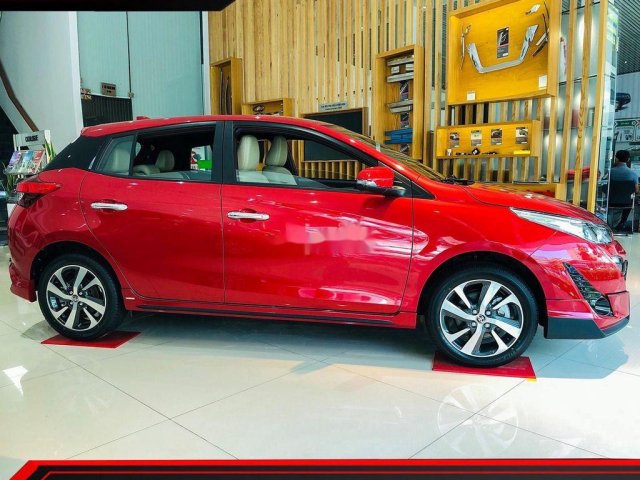 Cần bán xe Toyota Yaris sản xuất 2020, màu đỏ, xe nhập, 650 triệu0