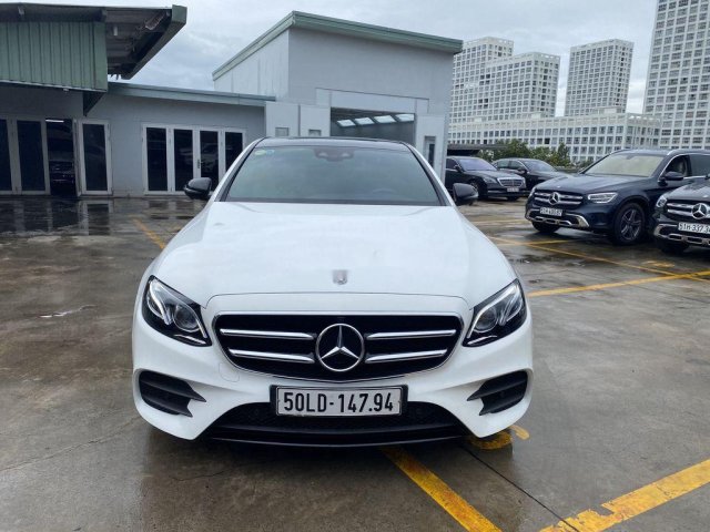 Bán Mercedes E300 năm sản xuất 2019, màu trắng còn mới0