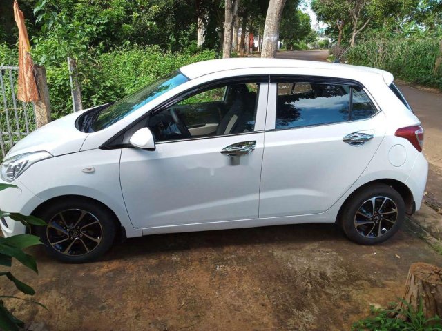 Cần bán Hyundai Grand i10 sản xuất 2016, màu trắng, xe nhập  