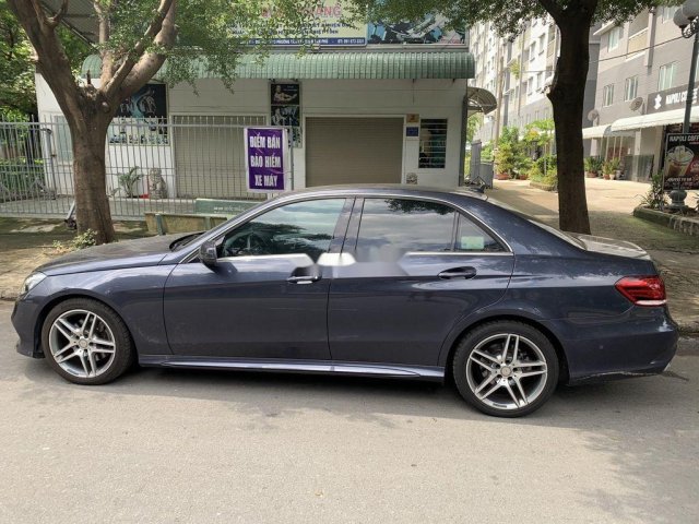 Cần bán xe Mercedes E250 sản xuất năm 2017 còn mới