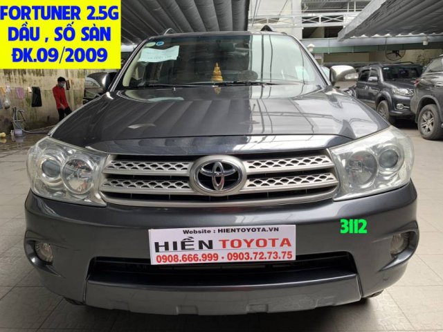 Cần bán lại Toyota Fortuner sản xuất 2009, màu xám, máy dầu, số sàn0