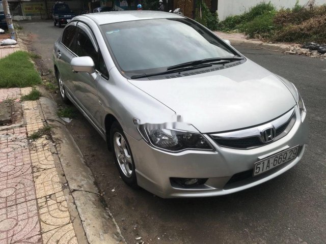 Bán Honda Civic sản xuất 2011, màu bạc còn mới, giá 360tr