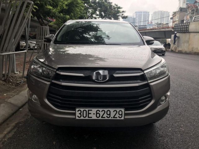 Bán xe Toyota Innova 2.0E đời 2016, màu xám còn mới giá cạnh tranh0