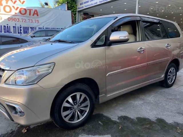 Bán Toyota Innova năm sản xuất 2015, màu vàng, số tự động