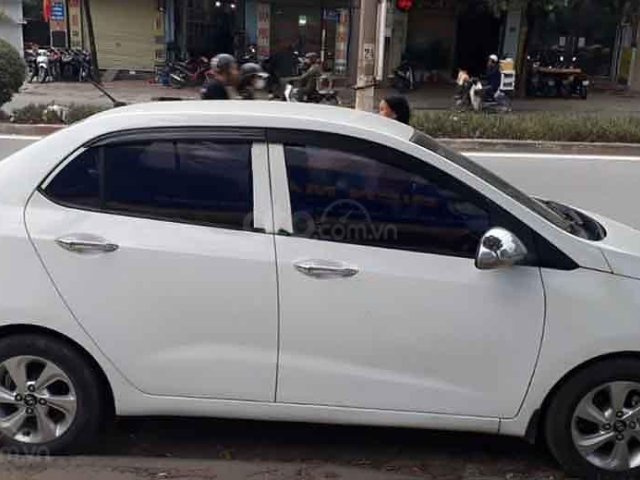 Cần bán lại xe Hyundai Grand i10 năm 2017, màu trắng, nhập khẩu  