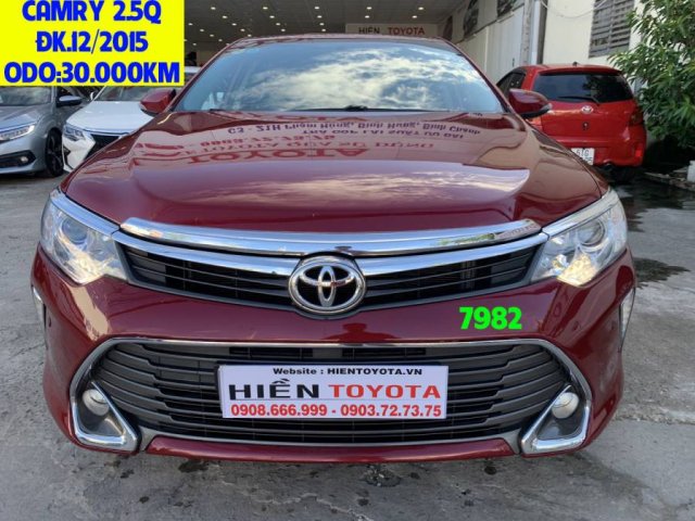 Bán lại Toyota Camry 2.5Q 2015, màu đỏ, mới đi 30.000km