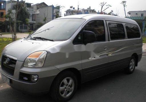 Cần bán Hyundai Starex đời 2006, màu bạc còn mới