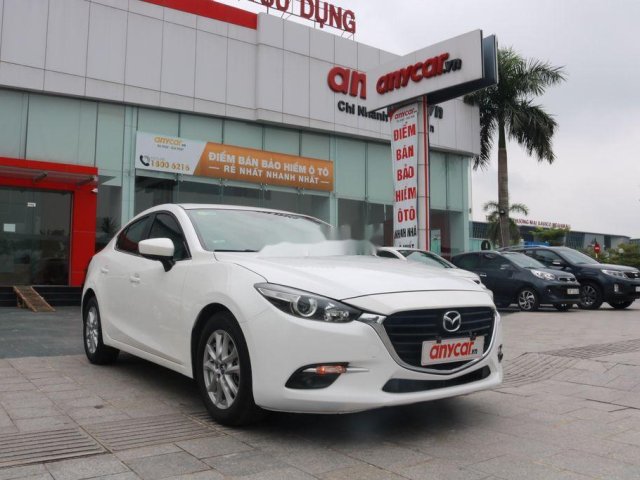 Bán Mazda 3 năm sản xuất 2017, màu trắng còn mới0