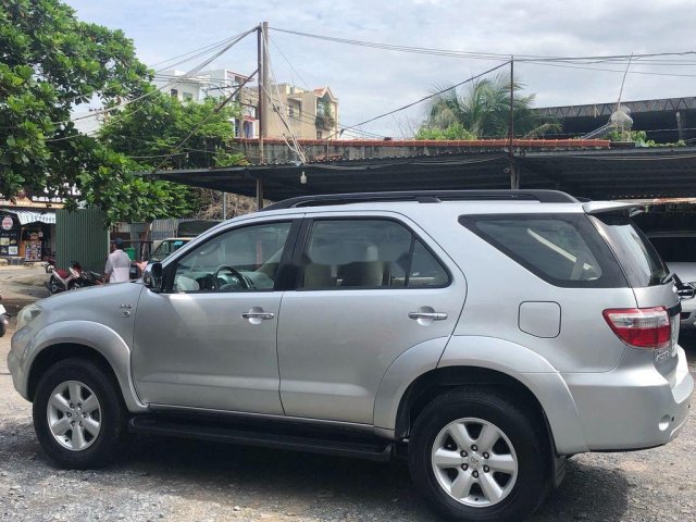 Bán Toyota Fortuner đời 2010, màu bạc còn mới 0