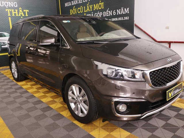 Cần bán Kia Sedona năm sản xuất 2015 còn mới giá cạnh tranh0