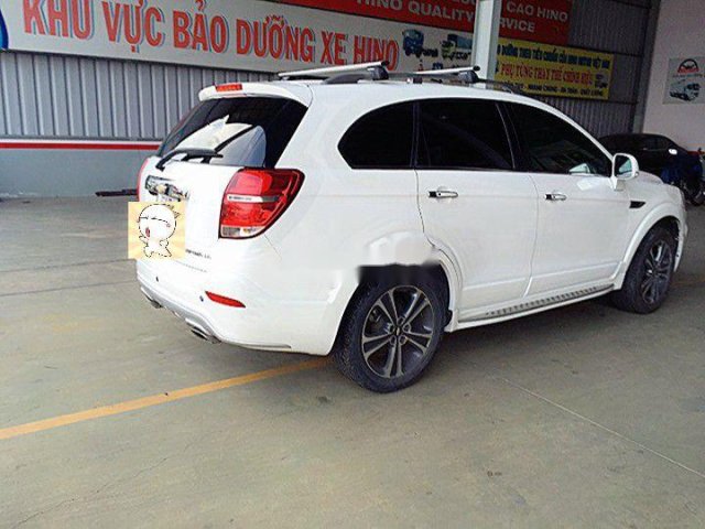 Bán xe Chevrolet Captiva năm 2016, màu trắng còn mới