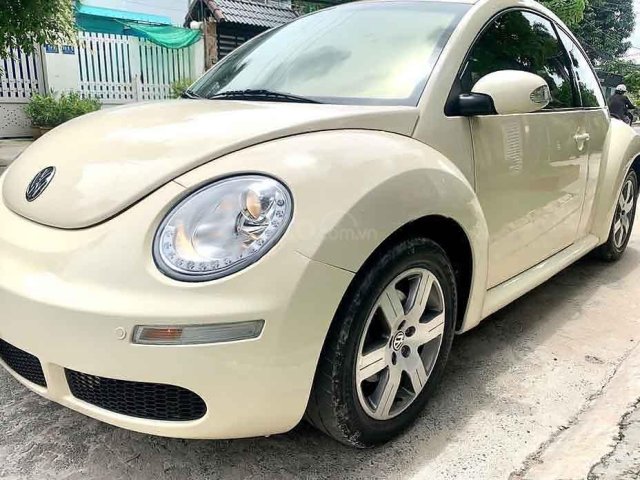 Chính chủ bán xe Volkswagen Beetle năm sản xuất 2010, màu kem (be), xe nhập0