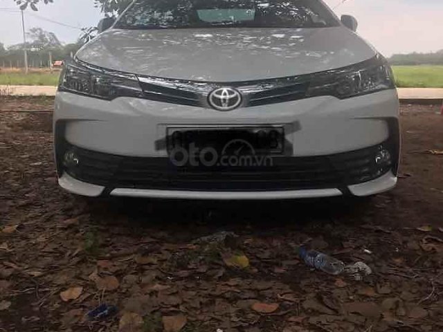 Bán xe Toyota Corolla Altis năm 2019, màu trắng số tự động