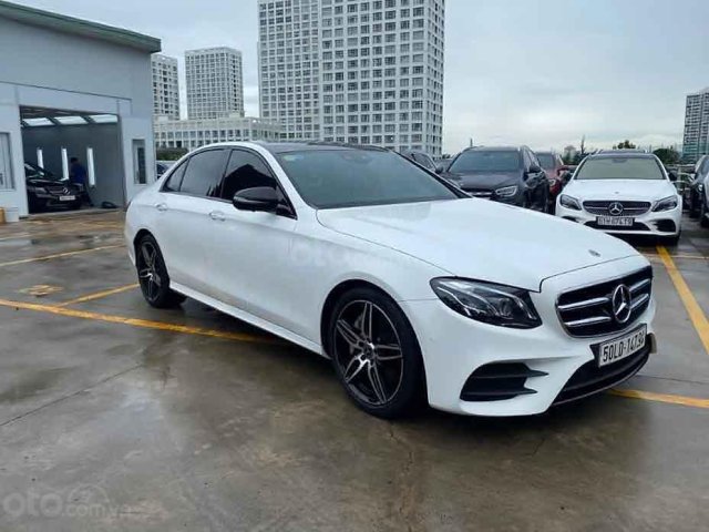 Bán ô tô Mercedes E300 sản xuất 2019, màu trắng