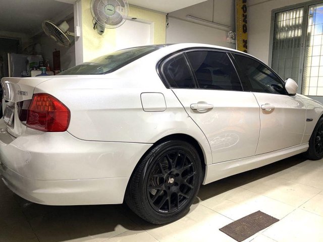 Cần bán BMW 3 Series 320i sản xuất năm 2009, màu trắng, nhập khẩu  