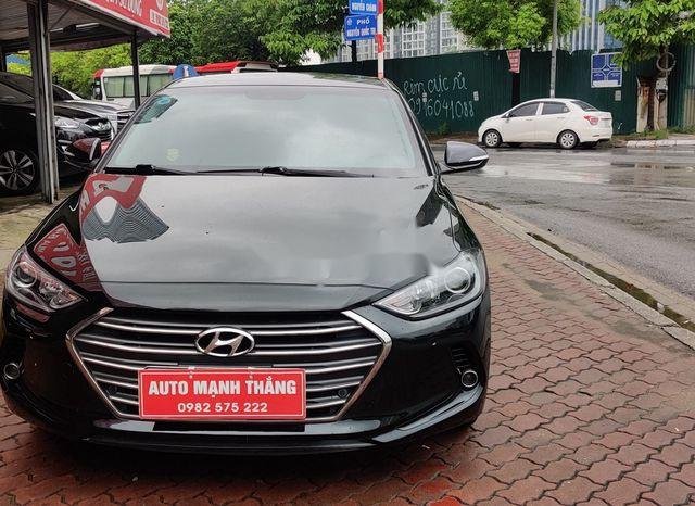 Cần bán lại xe Hyundai Elantra 2.0 AT sản xuất năm 2017, màu đen còn mới