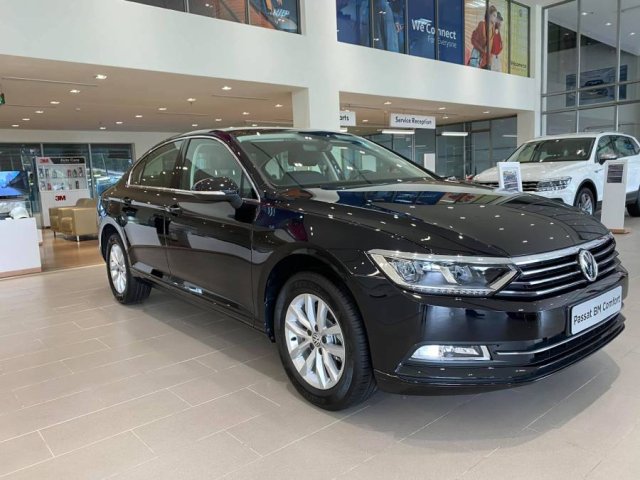 Bán xe Volkswagen Passat Comfort sản xuất năm 2018, màu đen, nhập khẩu nguyên chiếc