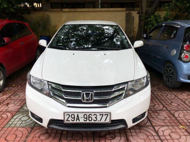 Cần bán xe Honda City năm 2013, màu trắng còn mới