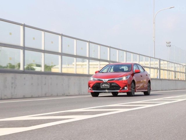 Toyota Altis - tăng tiện nghi - giảm giá bán