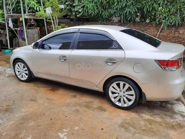 Gia đình bán xe Kia Forte EX 1.6 MT đời 2011, màu bạc