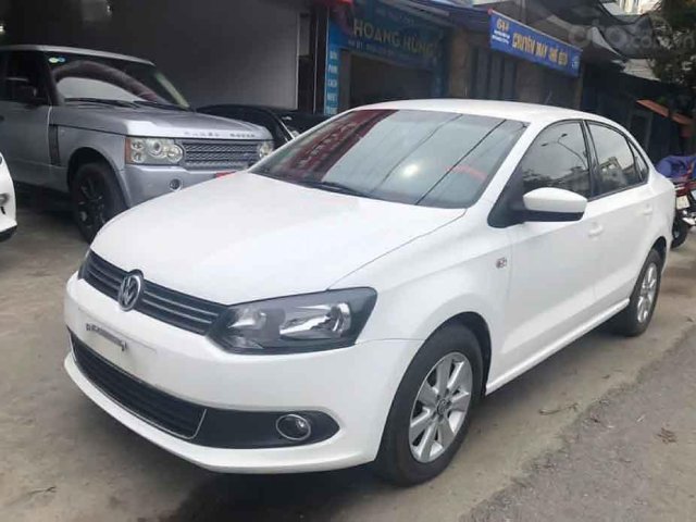 Xe Volkswagen Polo năm 2014, màu trắng, nhập khẩu nguyên chiếc còn mới giá cạnh tranh