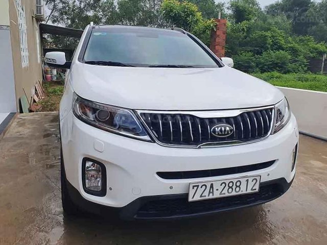 Cần bán xe Kia Sorento đời 2018, màu trắng số tự động0