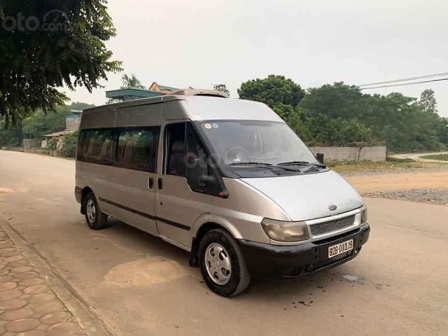 Gia đình bán lại xe Ford Transit 2.4L năm sản xuất 2006, màu bạc0