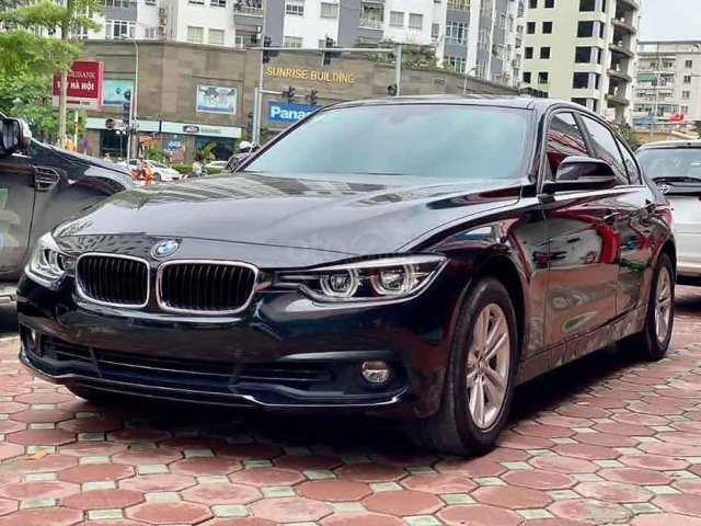 Cần bán gấp BMW 3 Series 320i sản xuất 2018, màu đen, xe nhập