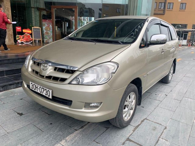 Bán Toyota Innova đời 2006, màu vàng còn mới0