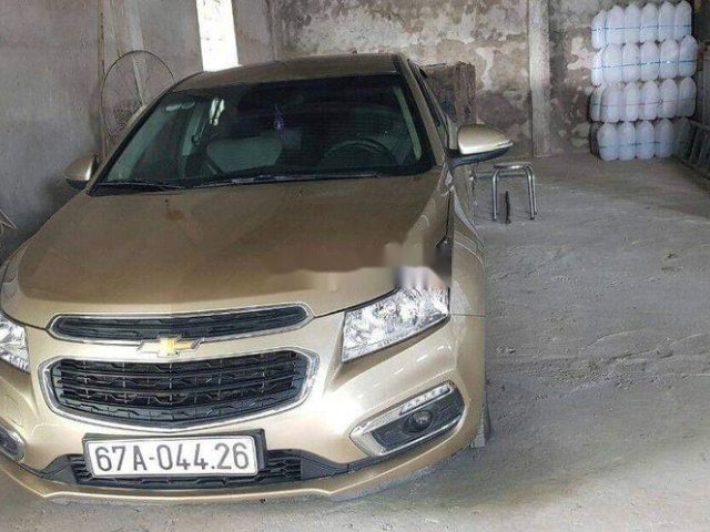 Cần bán gấp Chevrolet Cruze sản xuất năm 2016, màu vàng cát còn mới0