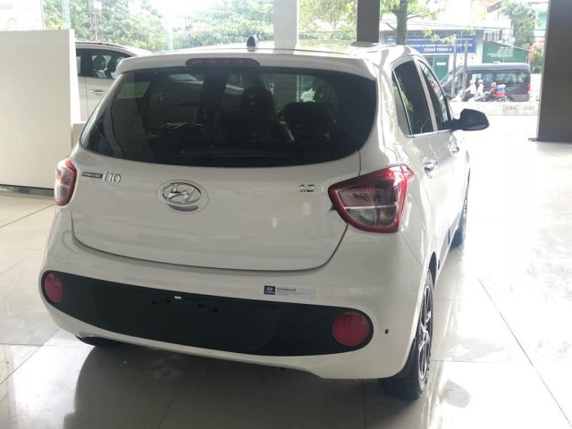 Bán ô tô Hyundai Grand i10 năm sản xuất 2020, màu trắng0