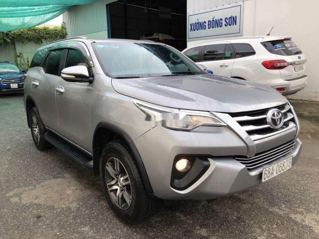 Bán Toyota Fortuner 2.4G năm 2017, màu bạc số sàn