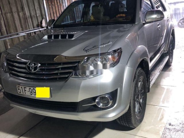 Bán xe Toyota Fortuner sản xuất năm 2016, màu bạc còn mới